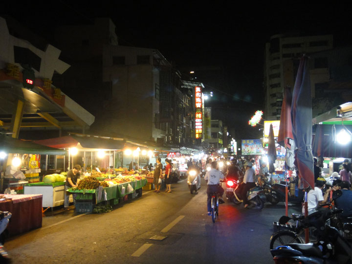 LinYa Night Market (Kaohsiung ZiQiang Night Market)